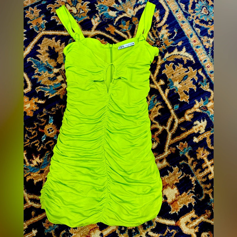 🍋🥎🍋‍🟩Neon Citron Zara dress🍋‍🟩🥎🍋